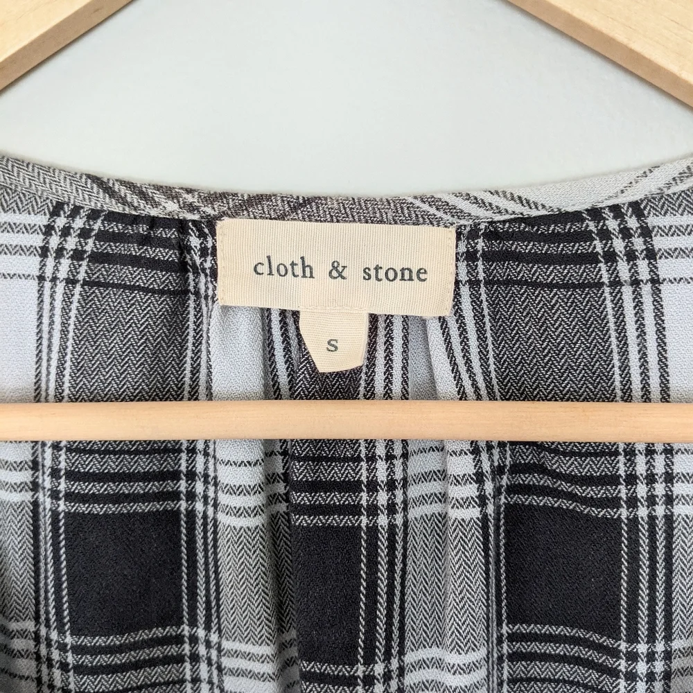 Anthropologie Cloth & Stone Grey Plaid Peasant Top - Picture 6 of 10